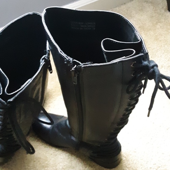 Two lips lace up black boots - Picture 3 of 4